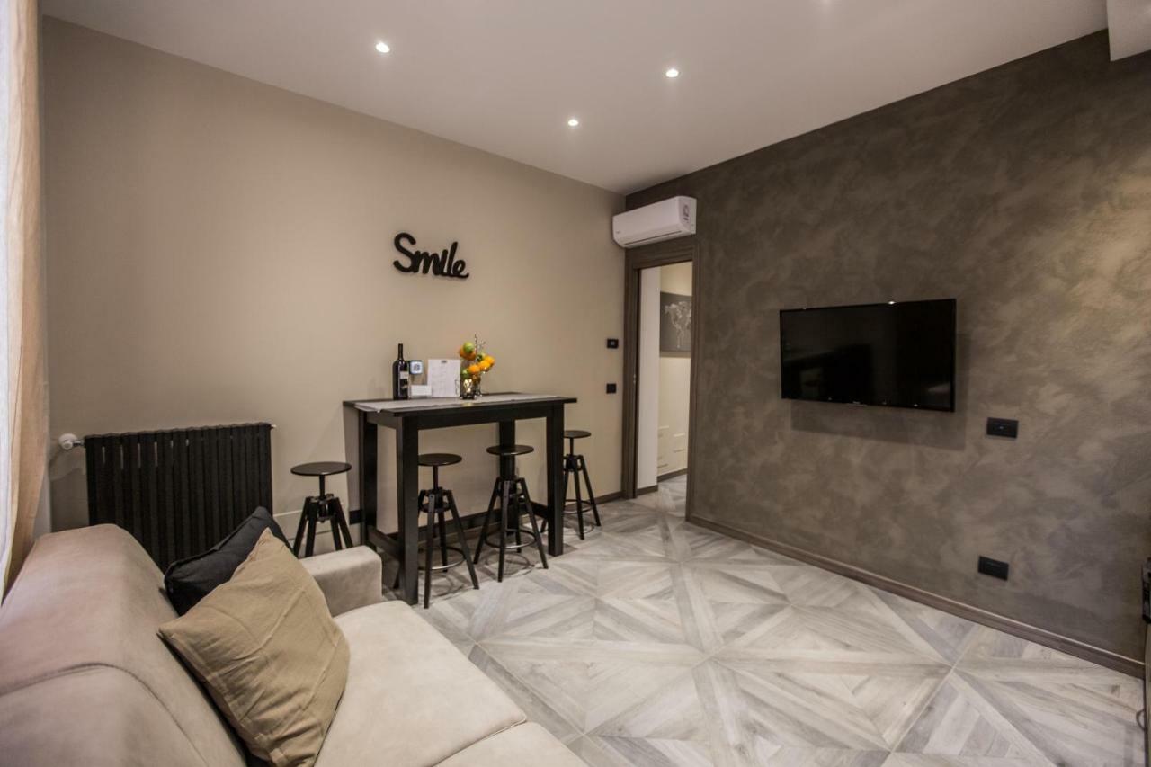 Castle Apartment Near Duomo มิลาน ภายนอก รูปภาพ