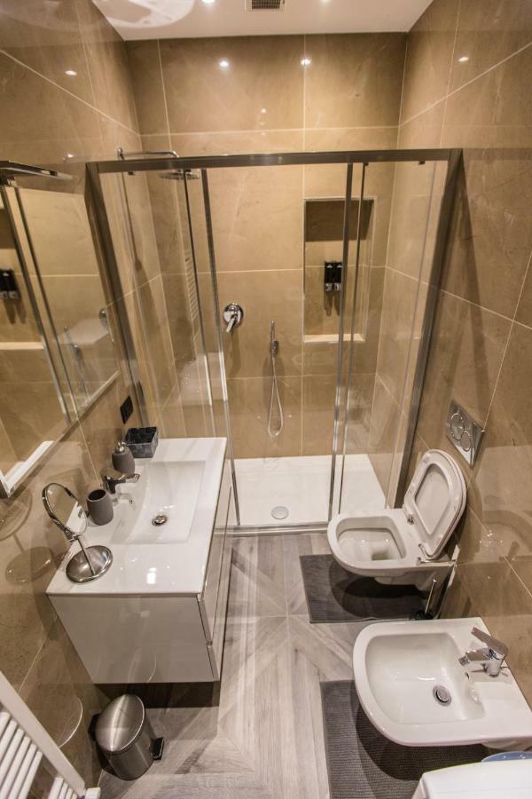 Castle Apartment Near Duomo มิลาน ภายนอก รูปภาพ