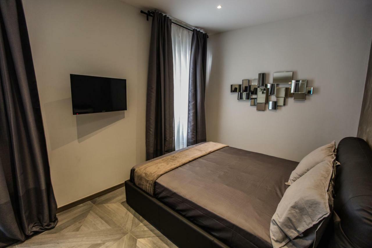 Castle Apartment Near Duomo มิลาน ภายนอก รูปภาพ