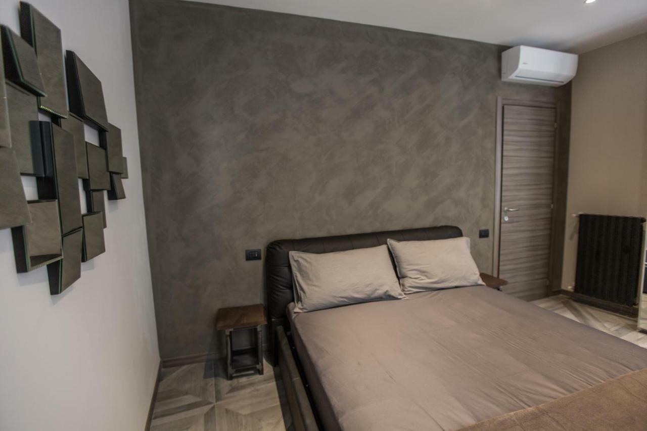 Castle Apartment Near Duomo มิลาน ภายนอก รูปภาพ