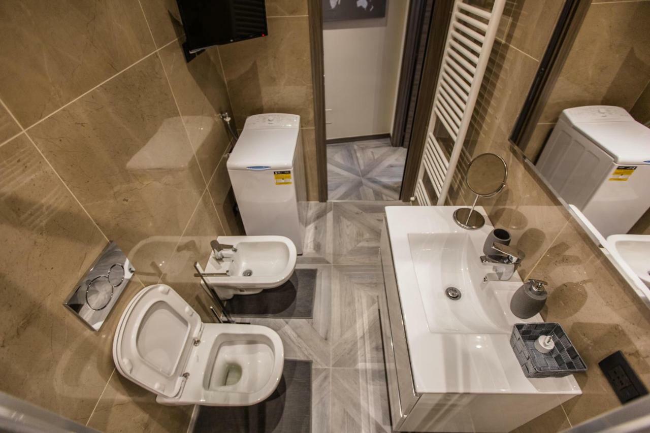 Castle Apartment Near Duomo มิลาน ภายนอก รูปภาพ