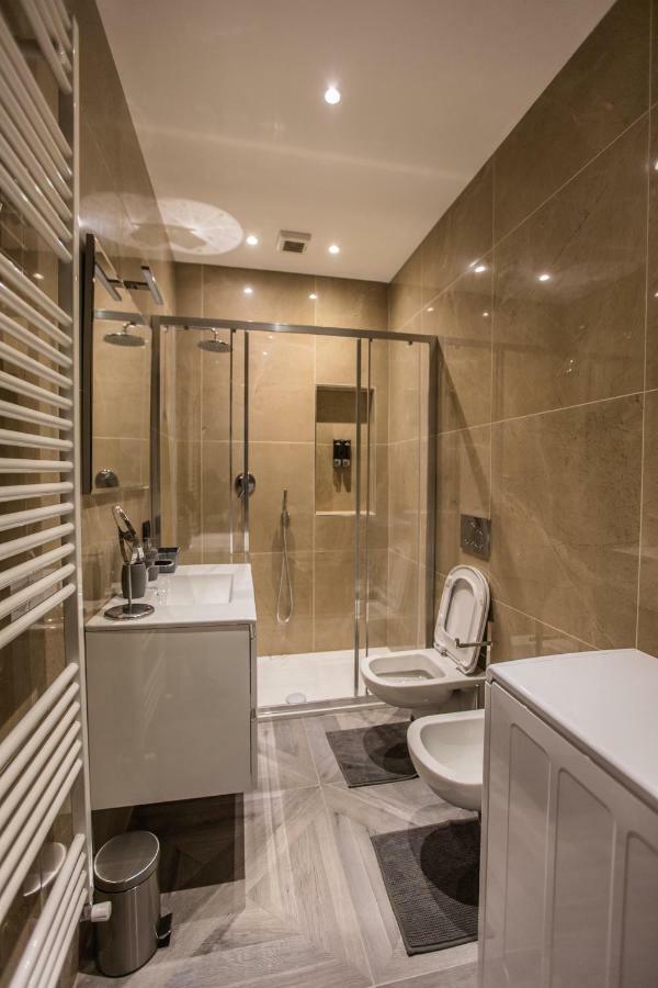 Castle Apartment Near Duomo มิลาน ภายนอก รูปภาพ