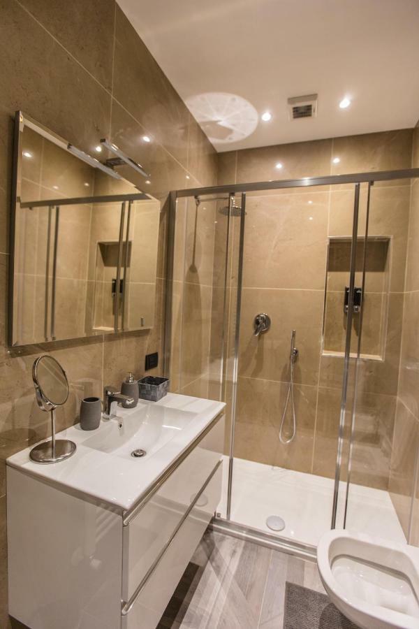Castle Apartment Near Duomo มิลาน ภายนอก รูปภาพ