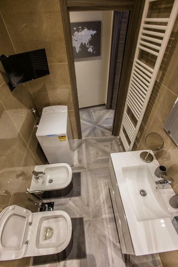 Castle Apartment Near Duomo มิลาน ภายนอก รูปภาพ